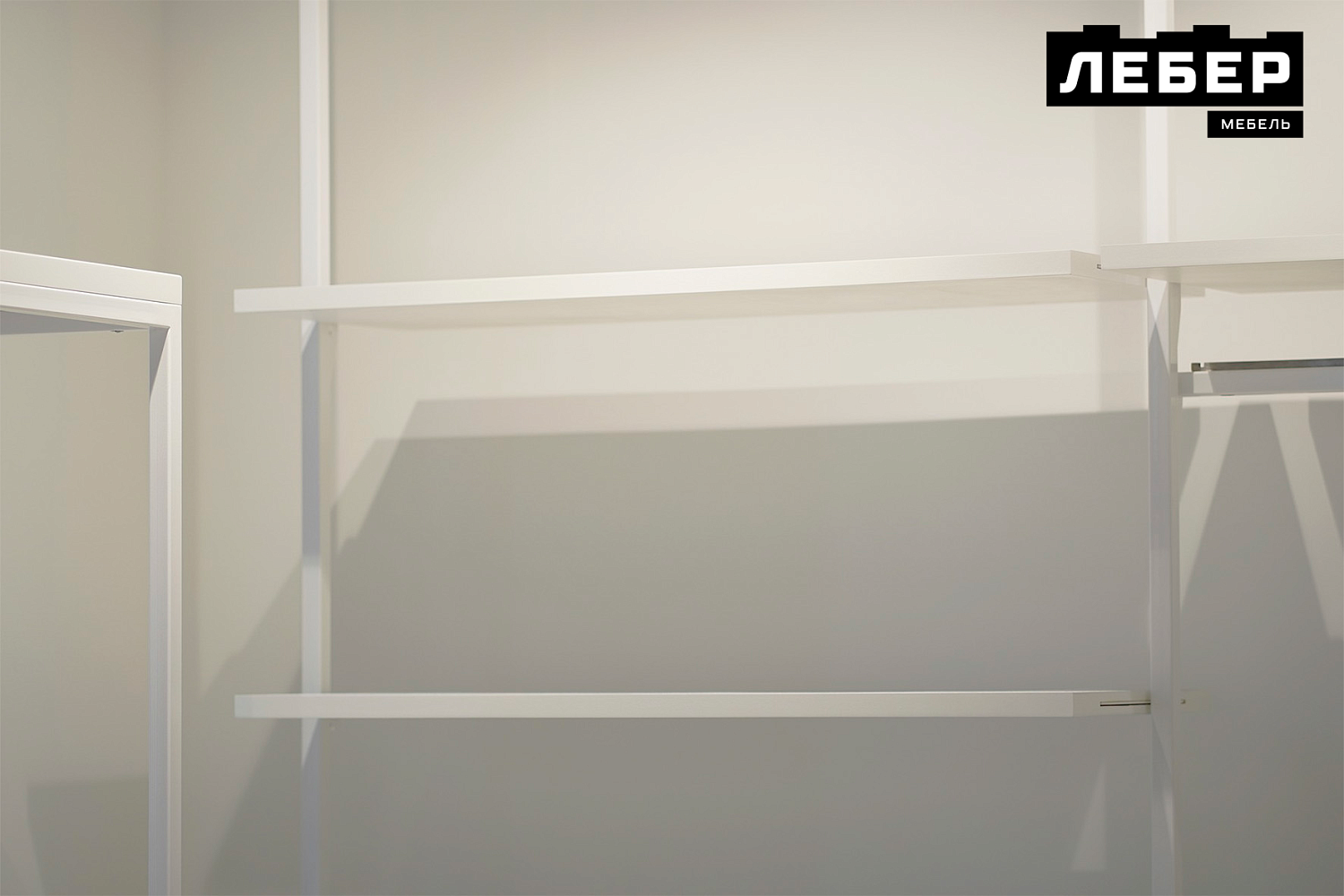 Мебель для шоурума люксового бренда